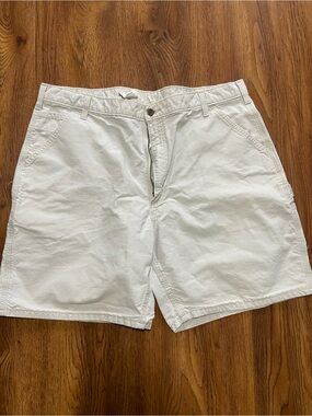 Carhartt Men's beige Flat Front 💯 Cotton cargo shorts with tiny mark on back